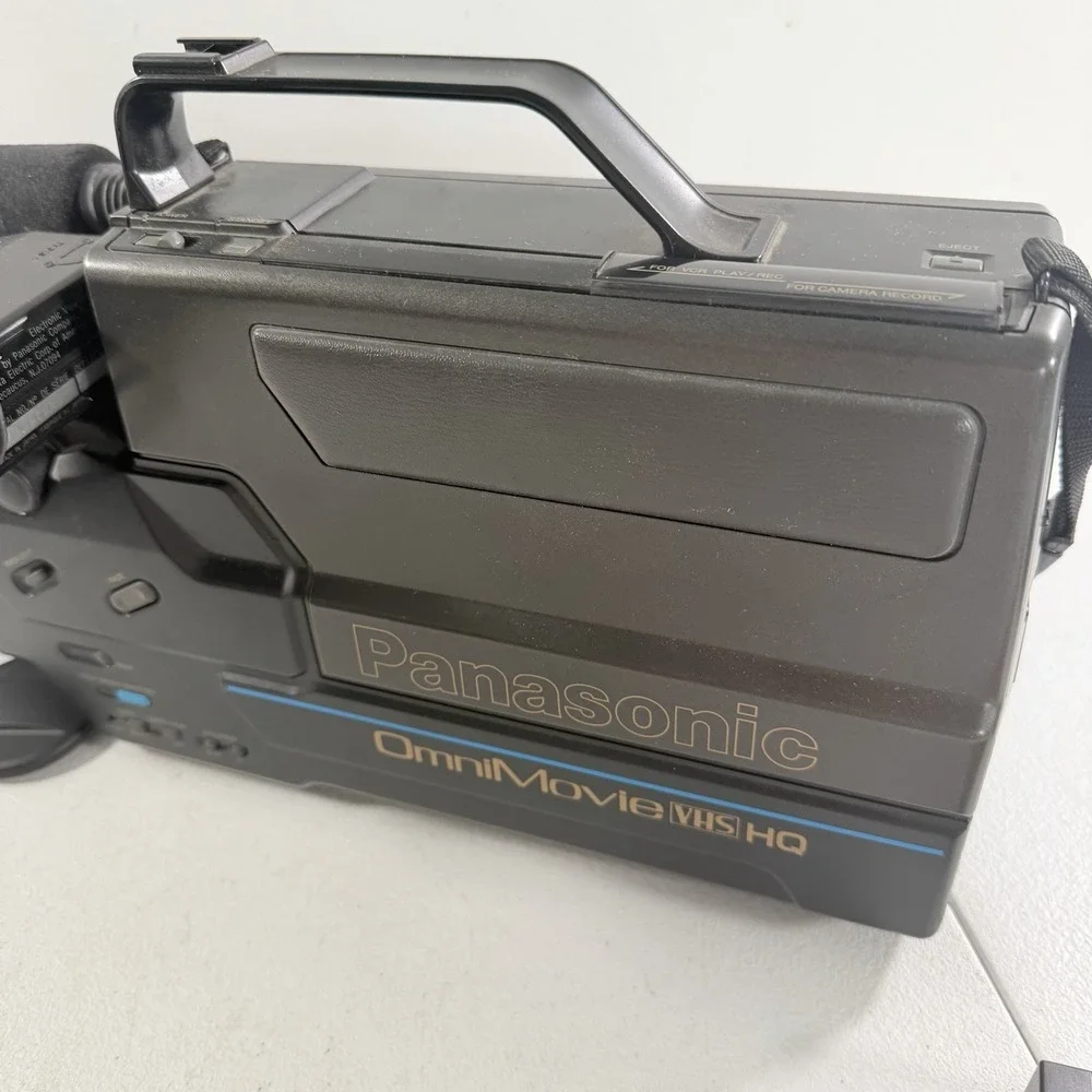 Vintage Panasonic OmniMovie VHS Camcorder PV-320D POWERS ON AS IS READ